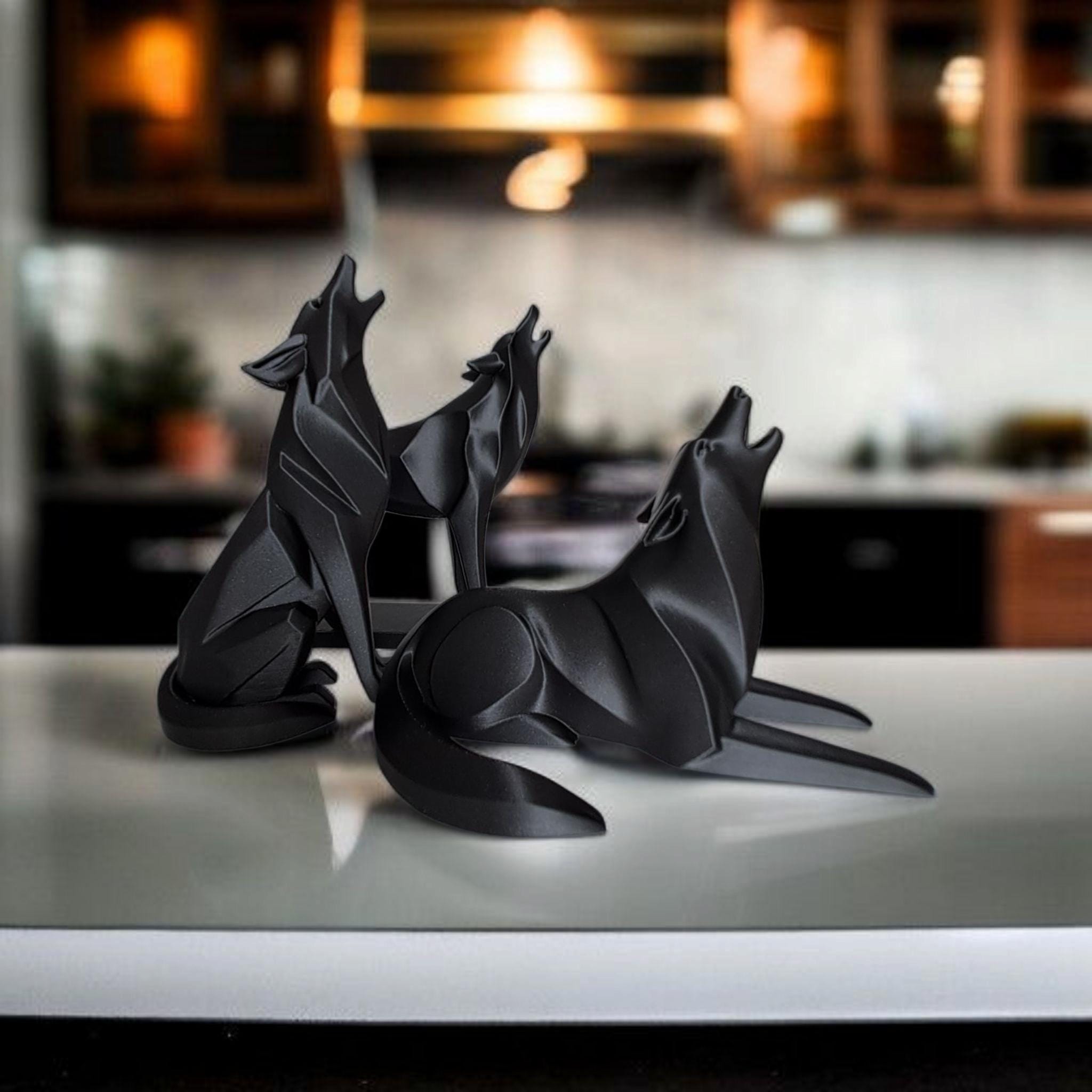 3D Printed Howling Wolf Sculpture