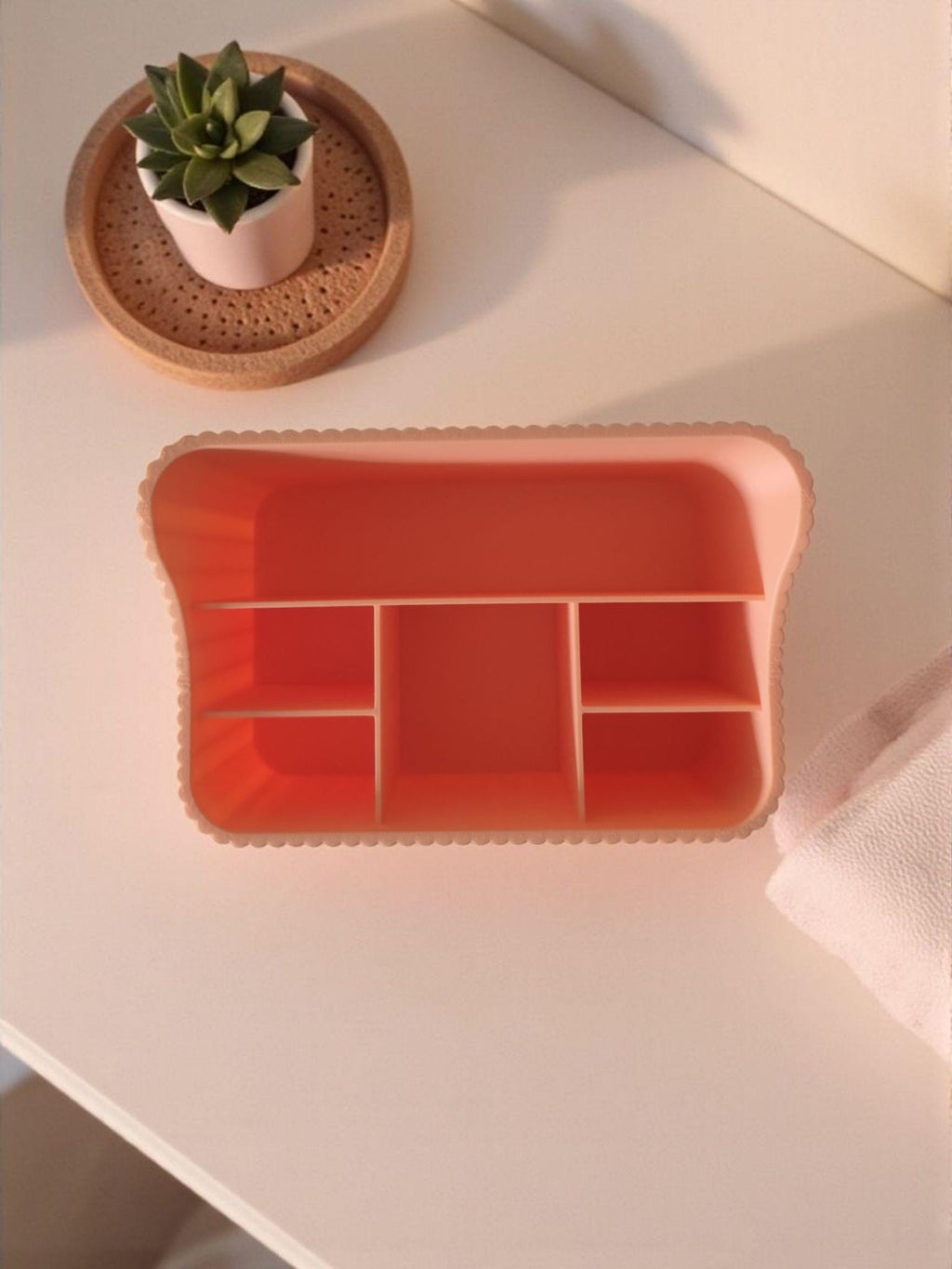 Ribbed Makeup Organizer