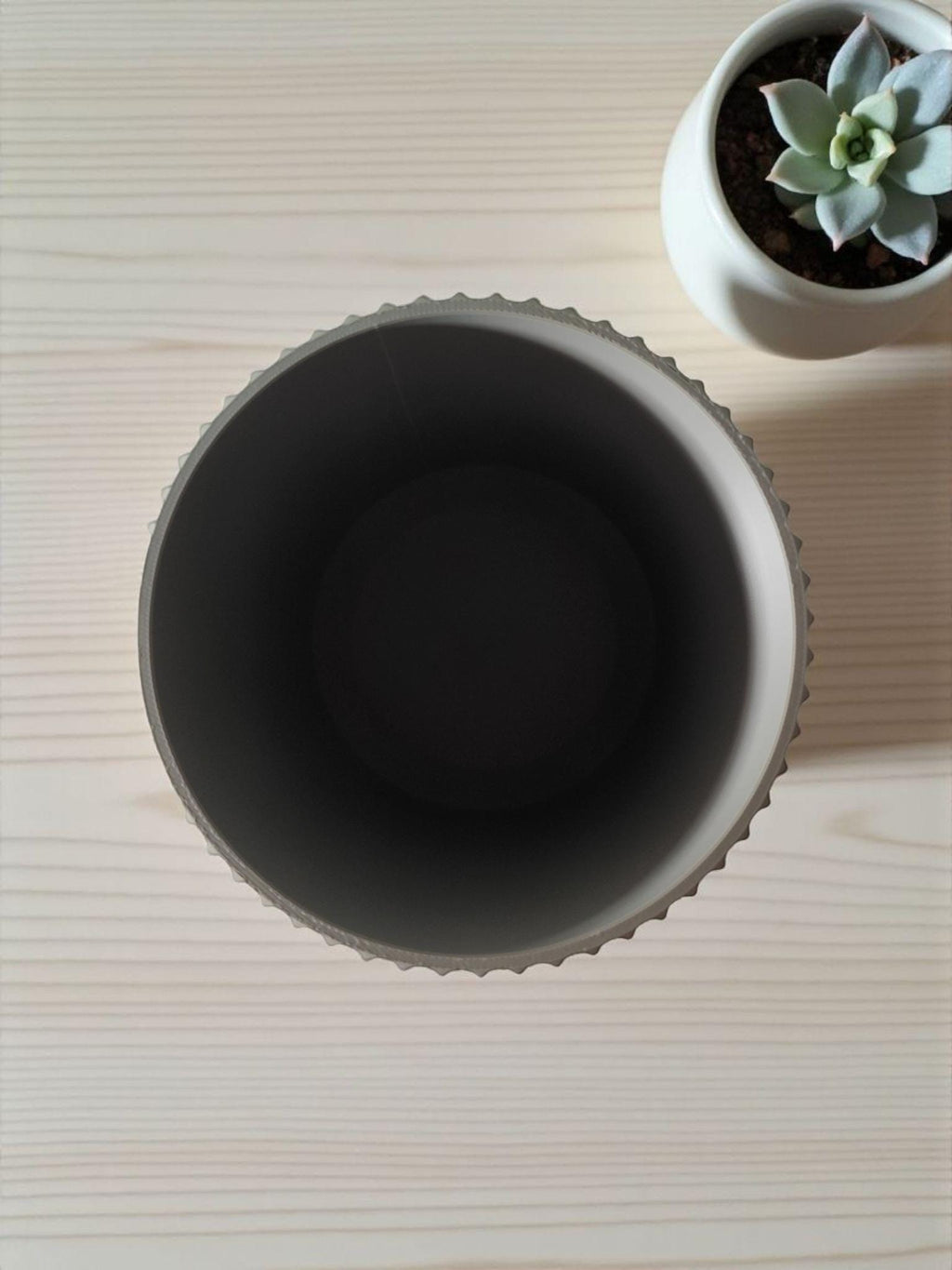 Ribbed Utensil Holder