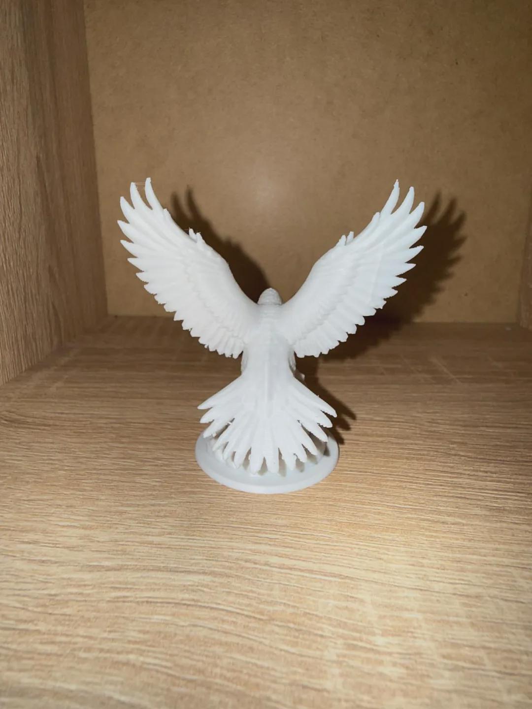 Majestic Eagle Sculpture