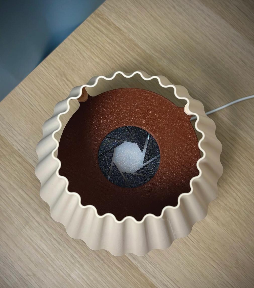 Iris Lamp – Adjustable Ambient Lighting
