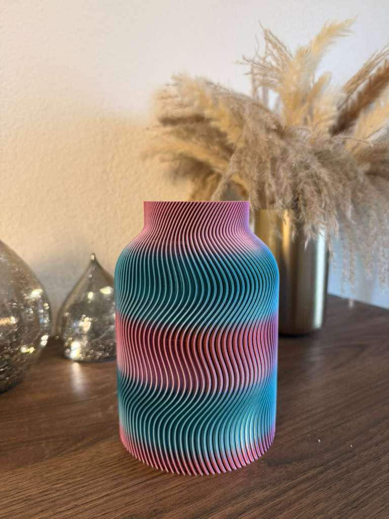 Hypnotic Wavy Vase