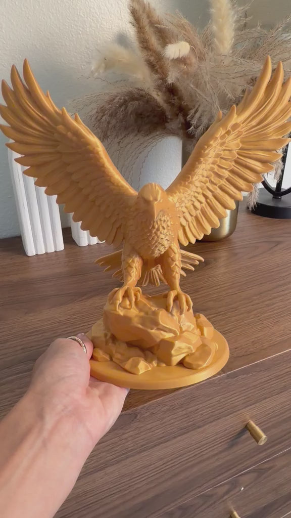 Majestic Eagle Sculpture